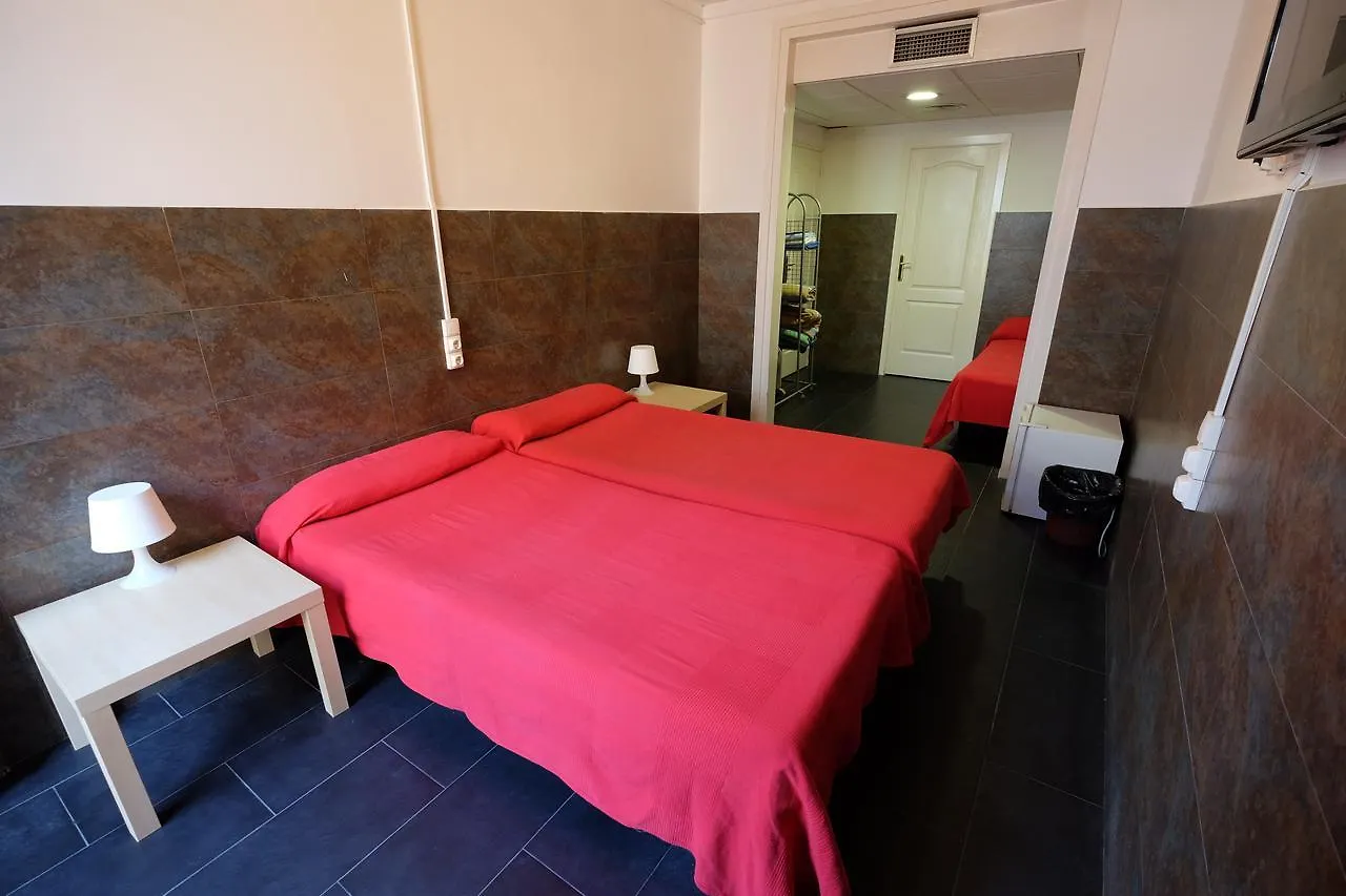 Lenin Hostel Barcelona 2*,