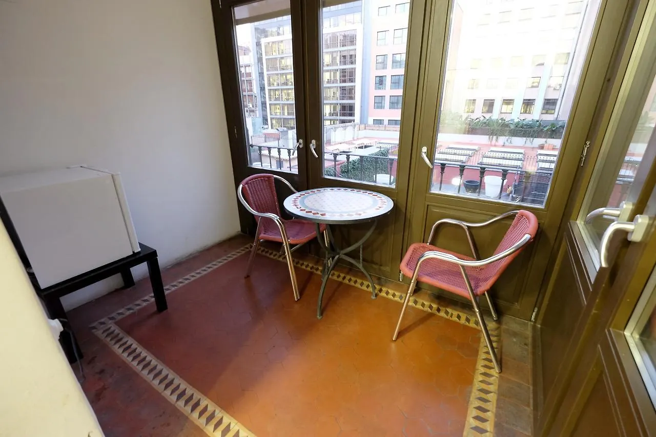 Lenin Hostel Barcelona 2*,